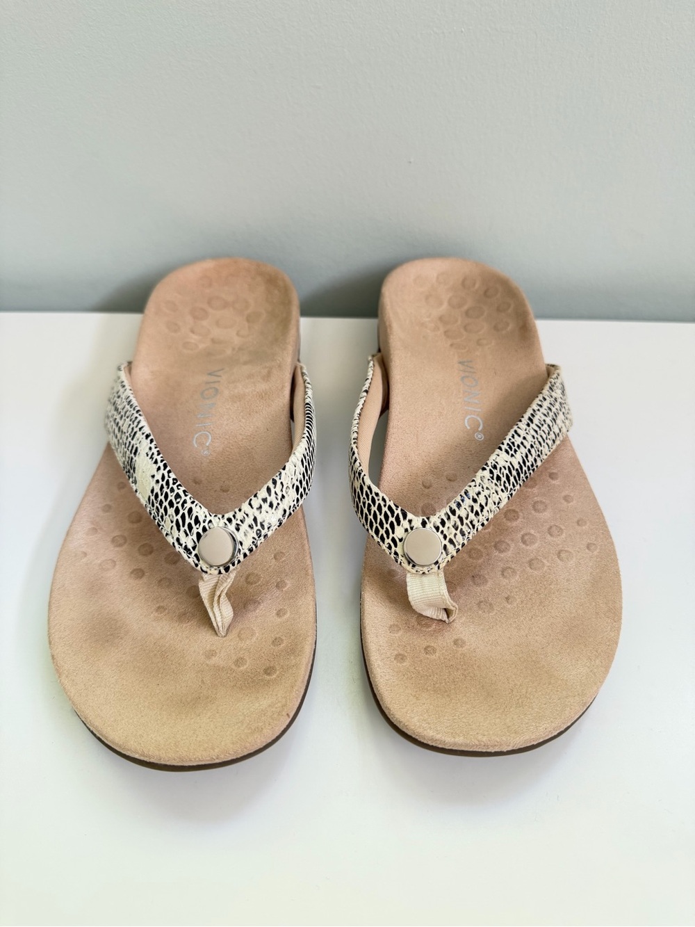 Vionic Snake Print Flip Flops Womens 7 Orthotic Comfort Thong Sandals Shoes